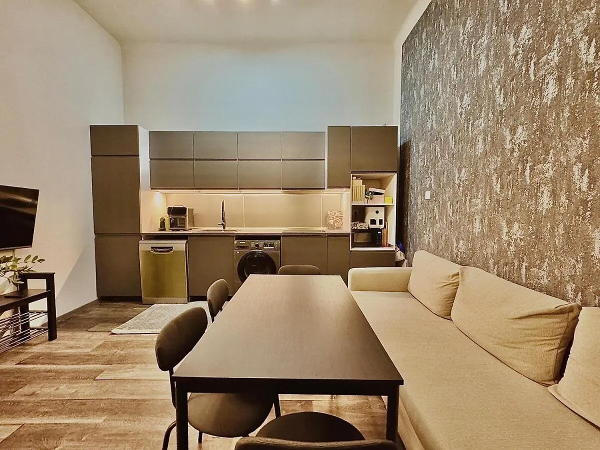Exclusive Central Residence - Modern 1Br Budapest Apartment